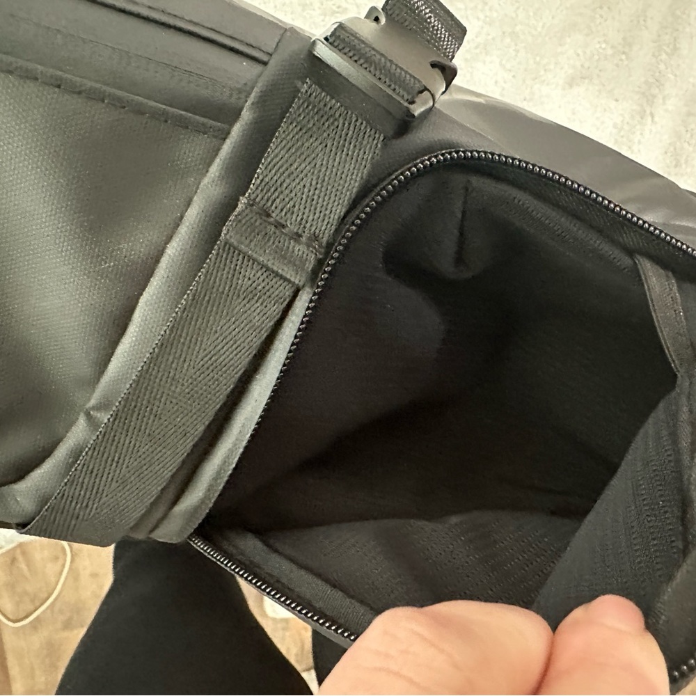 Gymshark Black Men's Backpack - Picture 6 of 9